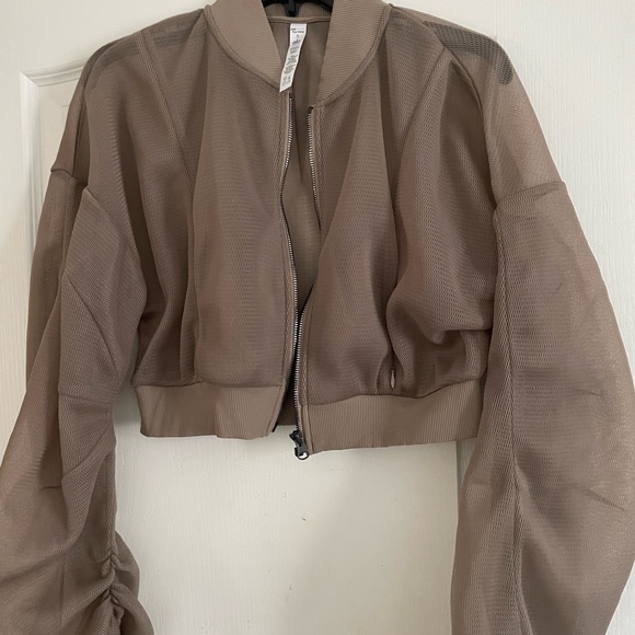 Alo Yoga cropped jacket size S, never worn before - Picture 3 of 4